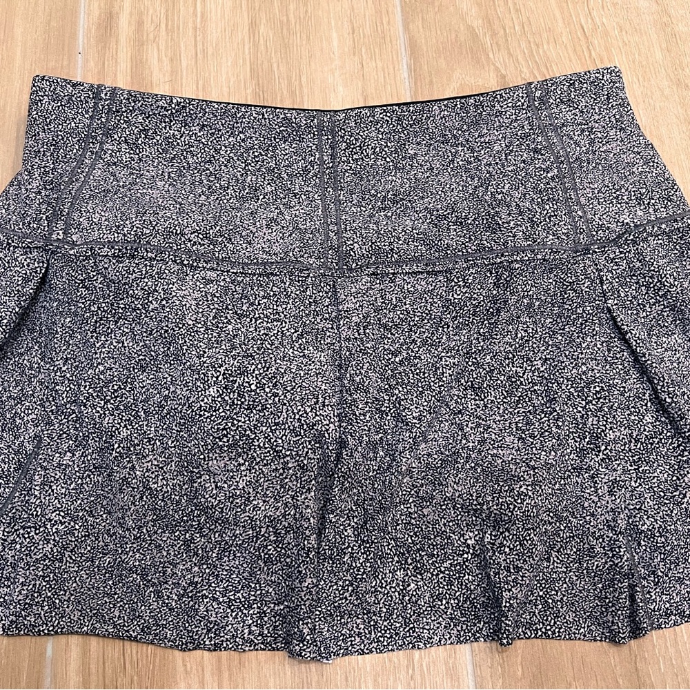 Lululemon Lost In Pace Skirt size 10 - Picture 2 of 4